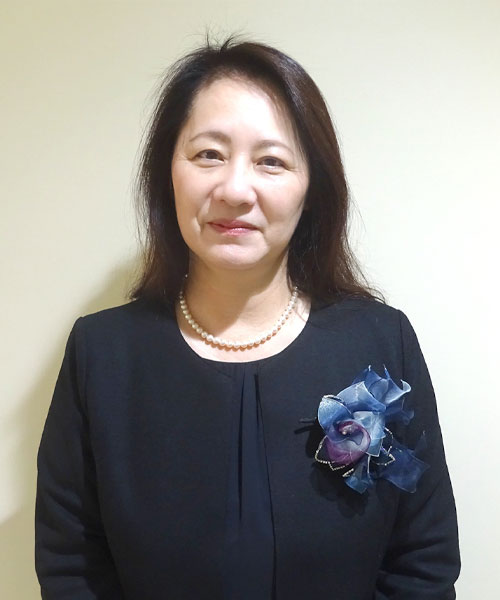 山﨑 眞奈美 学校長